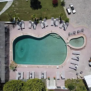 Jenny, Hotel